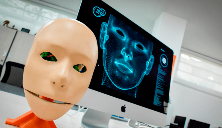 Desarrollan un robot que ayuda a prevenir suicidios