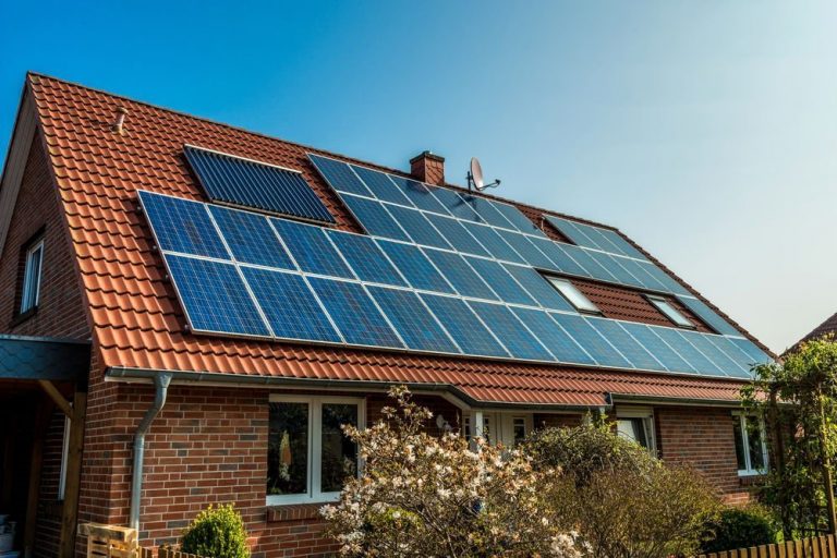 Sumate a la ola verde: estas son las ventajas de tener energía solar en tu casa