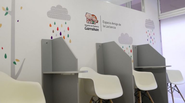 Suman espacios de lactancia en el Garrahan y abren uno especial para sus médicas