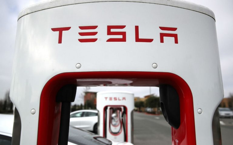 Elon Musk libera todas las patentes de Tesla para salvar al Planeta