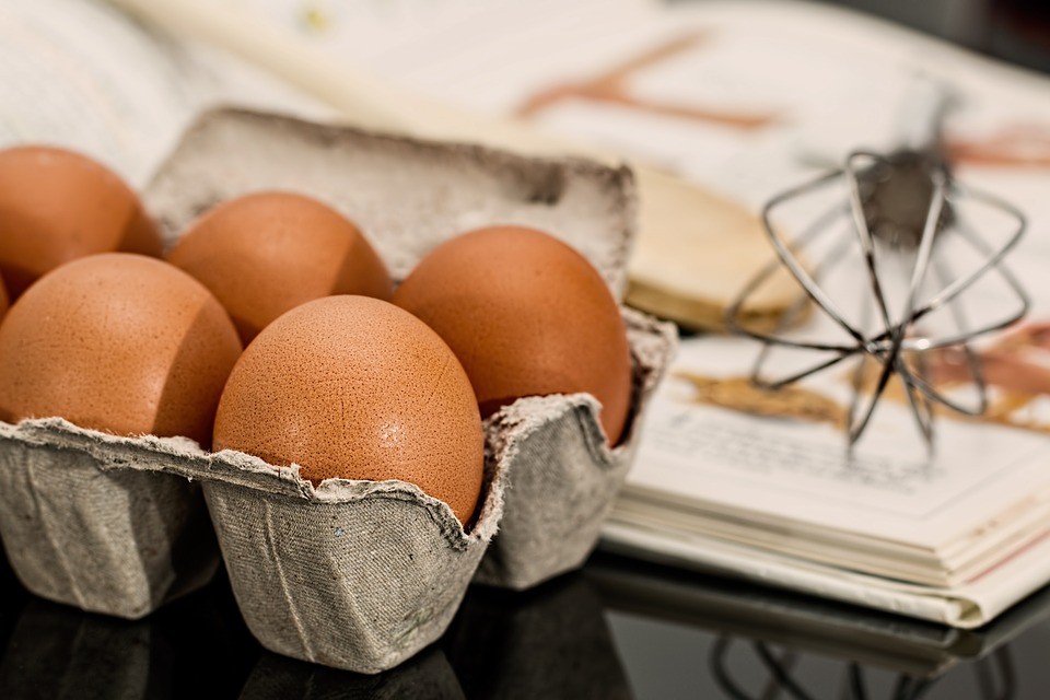 ¿Es saludable comer huevos crudos como hacía Rocky?