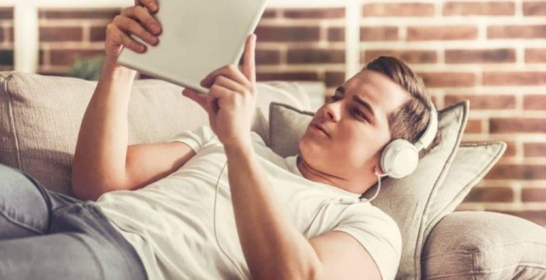 Viajar conectados: cómo conectarse de forma segura en redes con Wi-Fi gratis