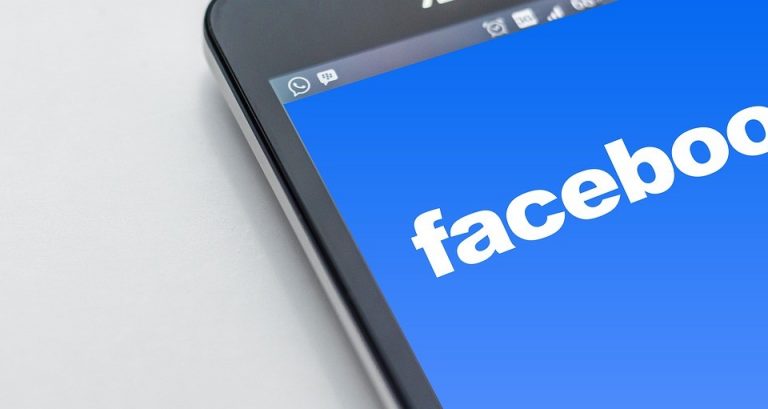 Facebook sabe cuántas veces has buscado el perfil de tu ex pareja (pero puedes borrar esa información)