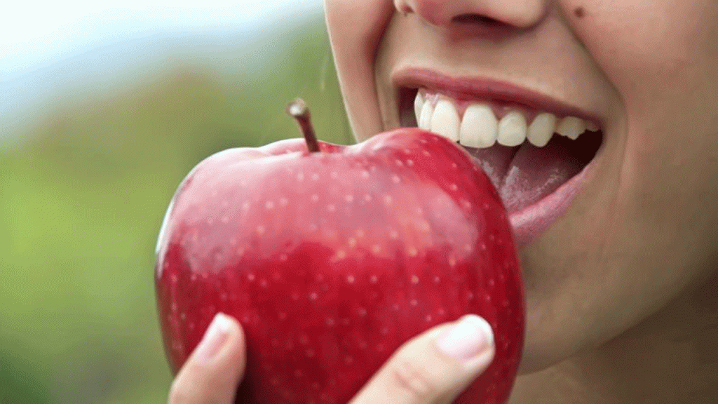 "No podía no comer ni una manzana": el drama de una mujer que padece la más severa "alergia alimentaria"