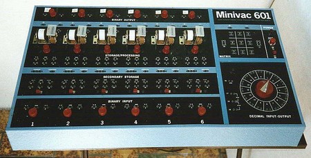 Minivac 601, computadora digital electromecánica creada por Claude Shannon