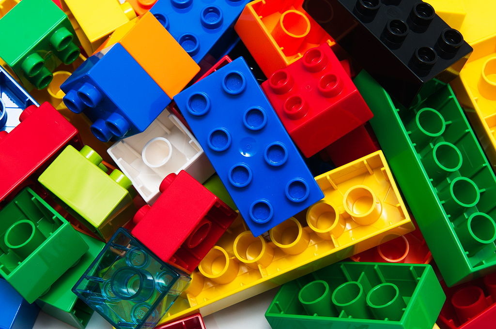 1.300 años es lo que aguanta el plástico de LEGO en el océano