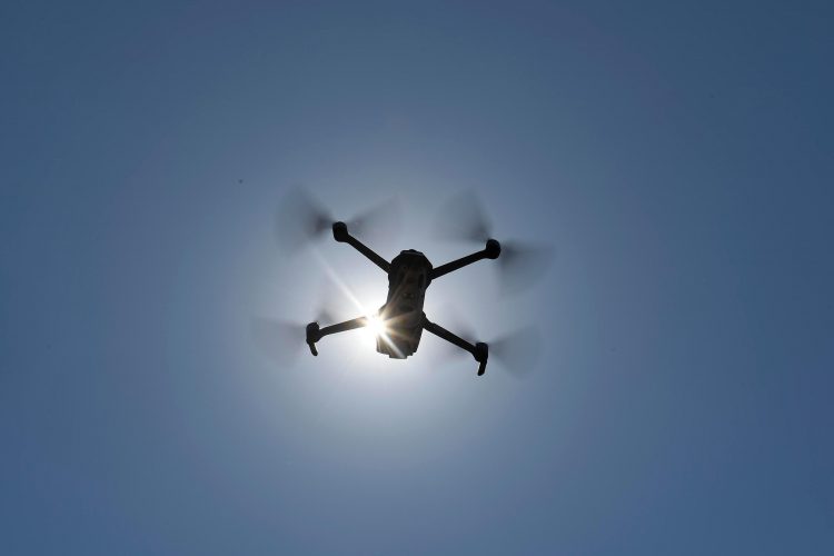 En las playas españolas se utilizan drones, cámaras y franjas por edad para adaptarse a la situación sanitaria