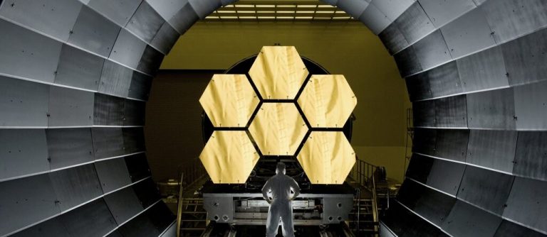 El espejo dorado para el James Webb es el más sofisticado espejo jamás construido y desnudará el universo