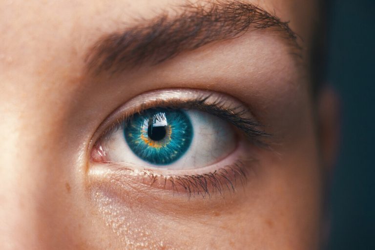 ¿Por qué nos tiembla a veces el párpado del ojo?