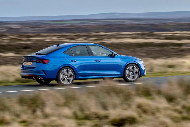 Skoda Octavia vRS manual 2021 revisión del Reino Unido