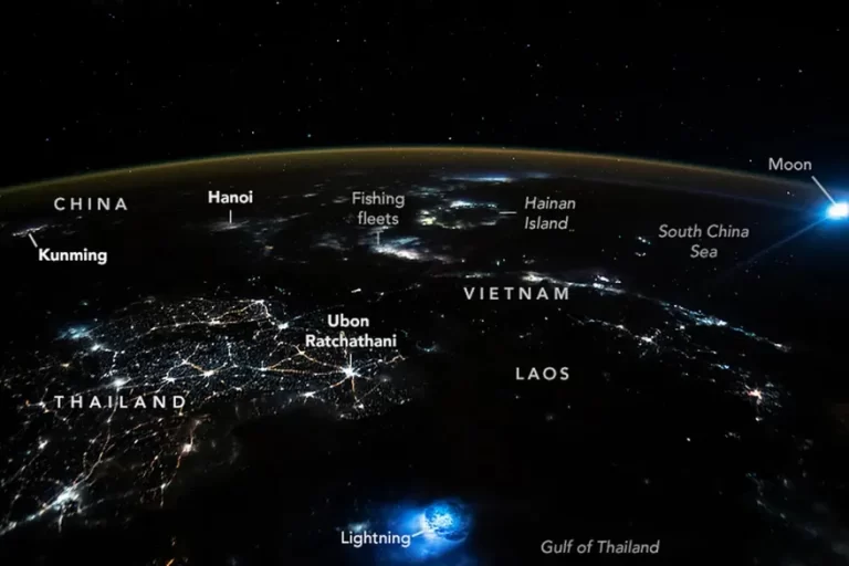 Un astronauta captó misteriosas “manchas azules” en la atmósfera de la Tierra