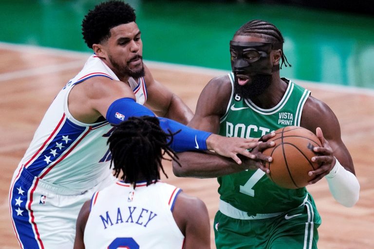 Boston Celtics aplastó a Philadelphia Sixers e igualó la serie semifinal del Este en la NBA