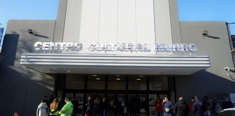 El histórico teatro que se destruyó en un incendio y fue reabierto como centro cultural