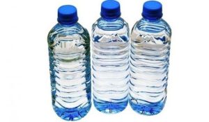Los peligros de beber agua en botellas plásticas - Buenas Noticias