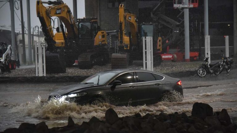 Tormentas: qué hacer y qué no si el auto se inunda; claves para actuar con seguridad