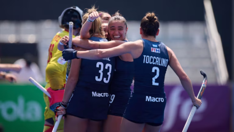 Las Leonas siguen firmes y le ganaron a España