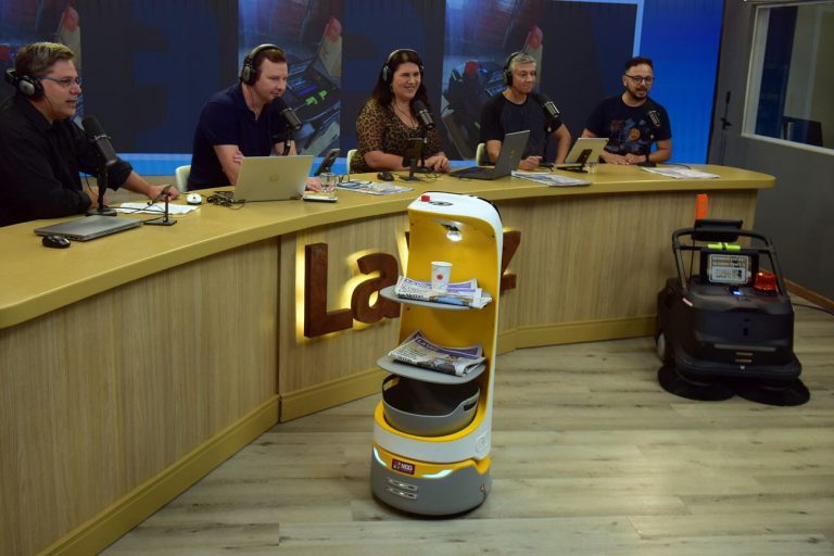 Robots mozos y de limpieza con IA en Córdoba: precios, funciones y el debate sobre el empleo