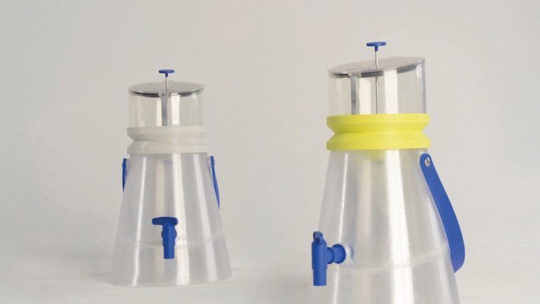 Una botella impresa en 3D con una esponja molecular genera agua potable del aire sin electricidad ni piezas móviles: hasta 6 litros al día allí donde no hay nada
