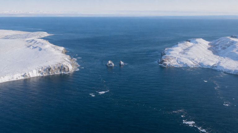 Científicos holandeses tienen la solución para salvar al «clima» y pasa por construir una represa de 82 km en el estrecho de Bering para evitar la inversión de las corrientes oceánicas